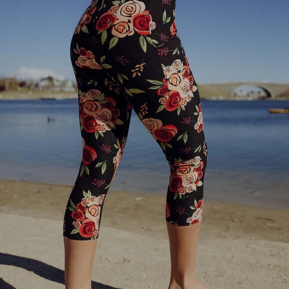 NWT - Simple Addiction Exclusive Wild Rose Capri Pocket Leggings - Size S/M - Picture 3 of 4